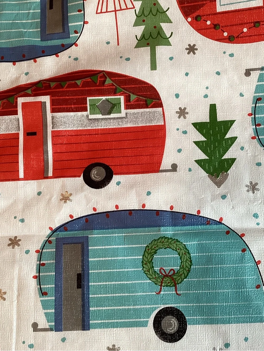 Christmas Campers Print Vinyl Tablecover Xmas Party Tablecloth Decor + New Towel